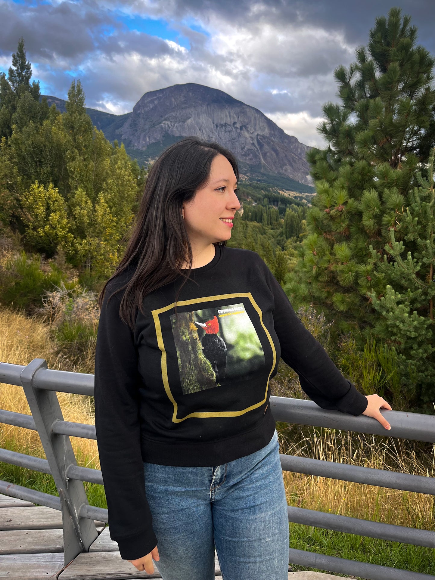 Polerón Eco Mujer Carpintero Negro Crew Neck